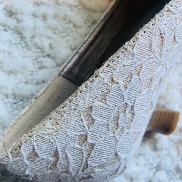 SOLD!White lace heels 👠 - Picture 7 of 7